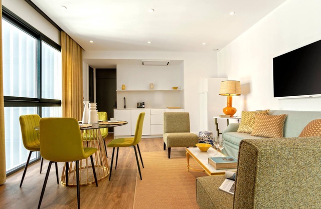 Luxury 2bd view Torre del Oro. Betis XII