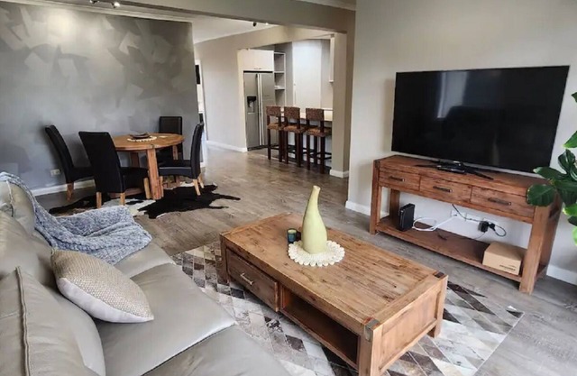 Luxury 3 bedroom home near Spirit of Tasmania