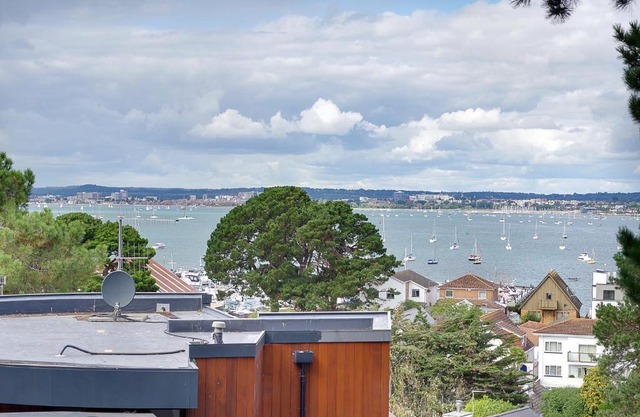 Luxury 3bd penthouse with roof terrace and hot tub