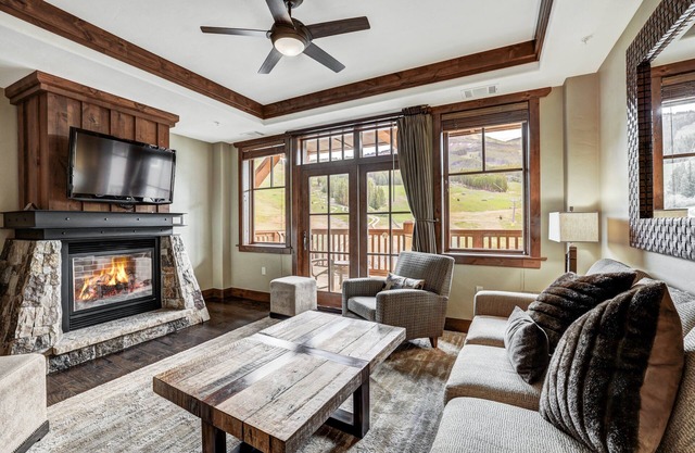 Luxury 4 Bedroom Steps from Skiing and Winter Activities by RedAwning