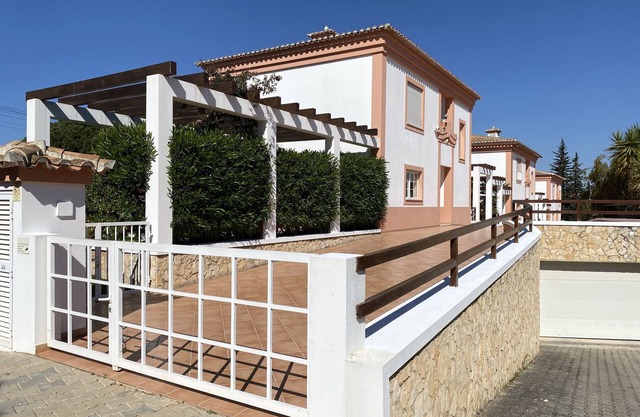 Luxury 4 bedroomed Private Villa With Pool