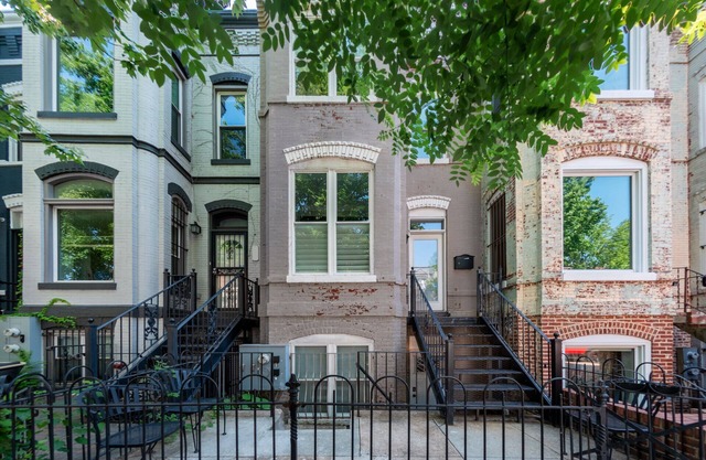 Luxury 4 bedrooms each with private full bathrooms Garage Parking