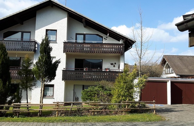 Luxury 4 to 6 people. apartment with garage located on the edge of quiet residential area