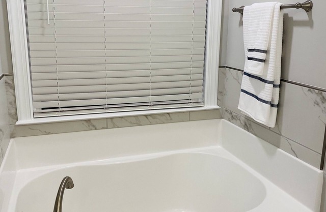 Luxury 4BR House. Only 10 miles from Augusta National Golf Club.