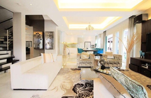 Luxury 4BR Oasis with Gazebo, Your Perfect Retreat