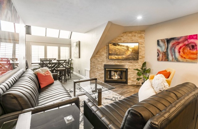 Luxury 4Br True Ski in Ski Out @5 lifts Pool/Spas/Gym/WD/FP/Parking Near Main!