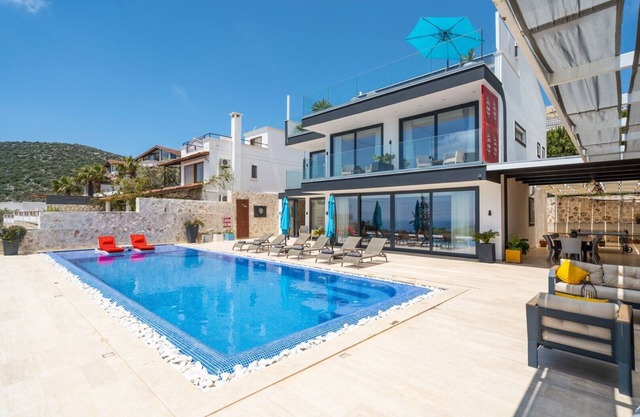 Luxury 5 Bedroom Villa, Gym, Sauna, Heated Rooftop Pool