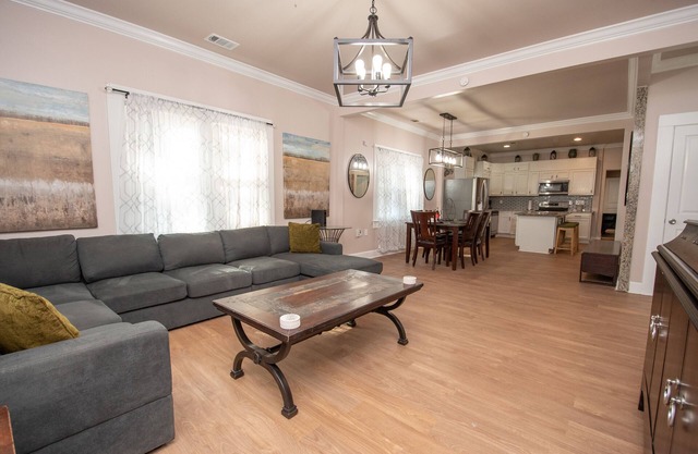 Luxury 6BR Atlanta Home – Sleeps 24, WiFi, Parking, Near Midtown & Downtown