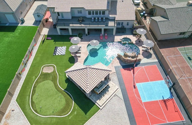 Luxury 6BR Retreat: Pool, BBQ, Theater & Games