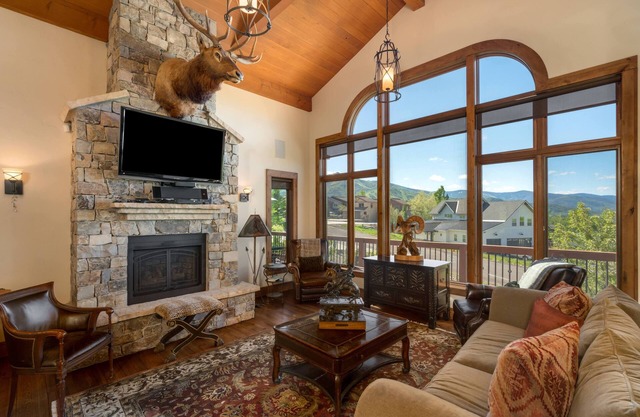 Luxury 7-Bedroom Private Home with Breathtaking Valley Views!