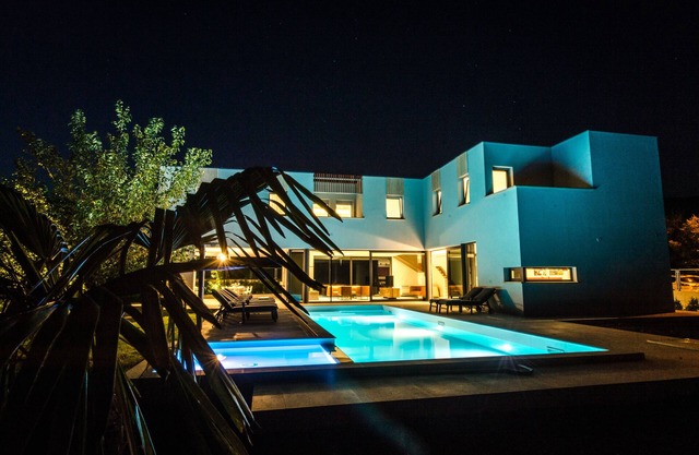 LUXURY 7 BEDROOM VILLA WITH PRIVATE POOL,TENNIS COURT,GYM AND SPA