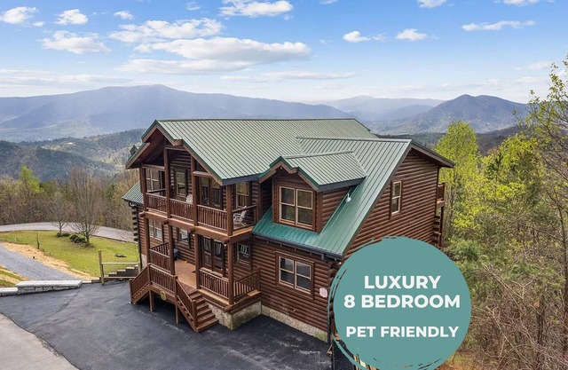 Luxury-8BR-Lodge-Game Room-Theater&MountainViews