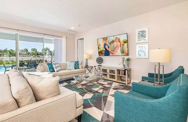 Luxury 8BR Villa w/Pool, Game Room & Themes