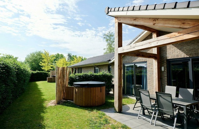 Luxury and fully equipped vacation villa for 4 people with private Jacuzzi.