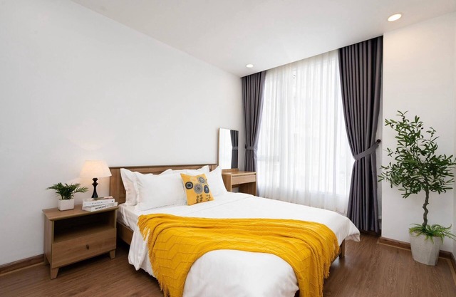 Luxury Apartments Horizon Tower Security & Comfort. Perfect Saigon Stay.