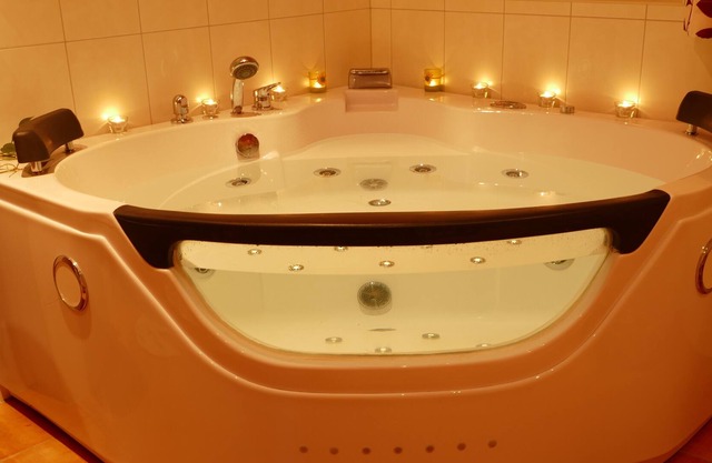 Luxury apartment with its own whirlpool & fireplace / use of the wellness area incl.