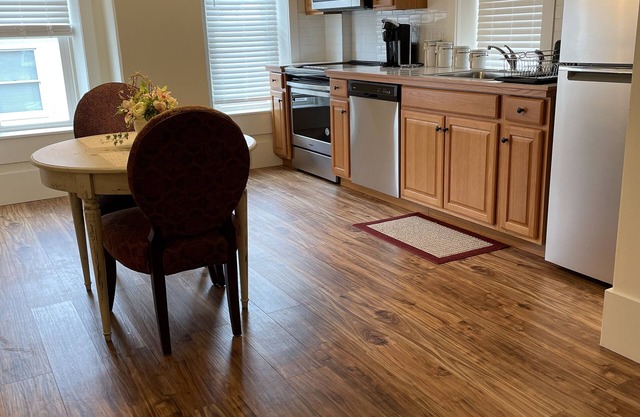 Luxury Apartment in Brownstown