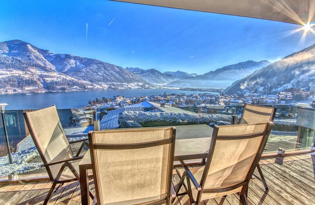 Luxury apartment with breathtaking views over the Zeller lake and mountains