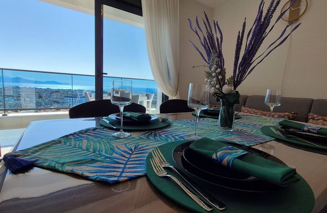 Luxury apartment with panoramic sea view emerald
