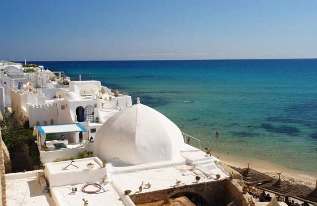 Luxury appart with Pool near to the beach