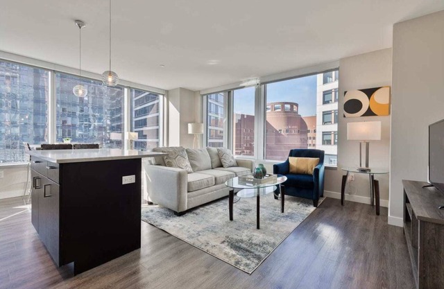 Luxury Apt with Harbor Views and Gym