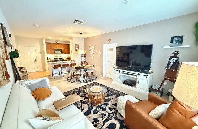 Luxury Artist 2-Bed Condo with Pool View, Private Baths & Modern Amenities