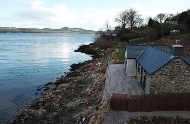 Luxury Beach Bothy Overlooking Sea with Private Direct Beach Access