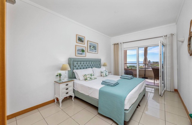 Luxury "Beach Front" Apt. PERFECT Location, 2 min. walk to Beach, 5 min to STRIP