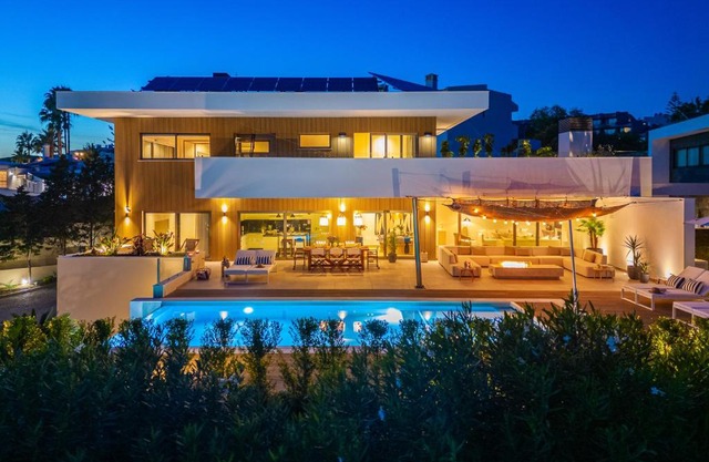 Luxury Beach Villa - Casa do Forte- Infinity Pool sea view- Beach walking distance by DreamvillasAlbufeira