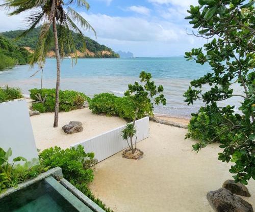 Luxury Beachfront AMANA Villa 4 Br at Ta-Ke Residence A