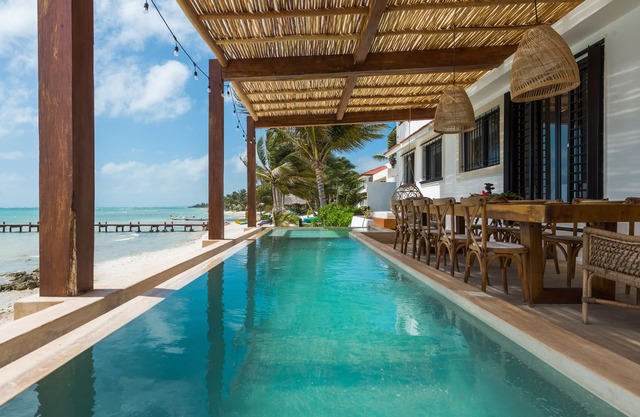 LUXURY BEACHFRONT VILLA Includes 3 Pools, Wifi, Best Snorkeling & Kayaking Bay