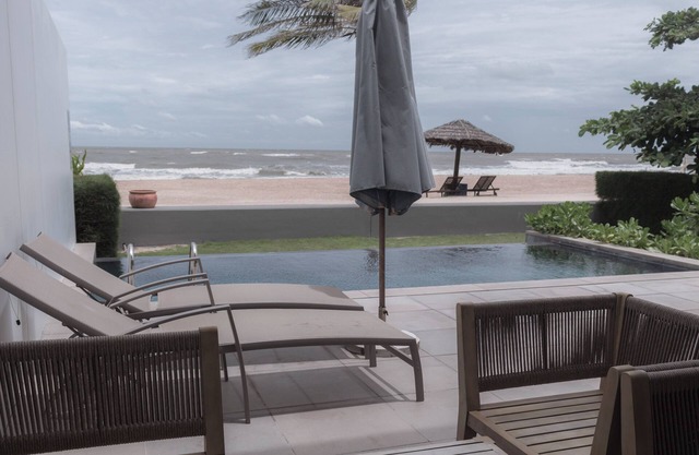 Luxury Beachfront villa - 3BR w private pool and outdoor BBQ