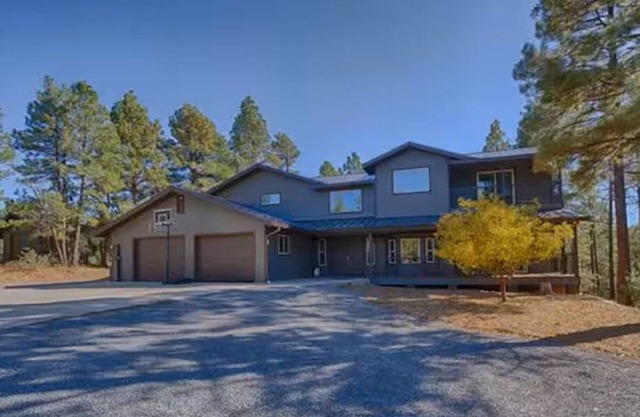 Luxury Cabin for all ages in charming Show Low!