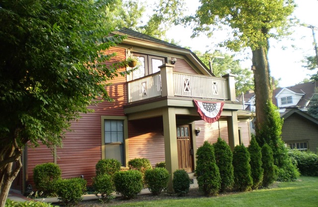 LUXURY CarriageHouse 2 BR-2 BA Apt,Garage or Off-StreetParking,Levl 2 EV Charger