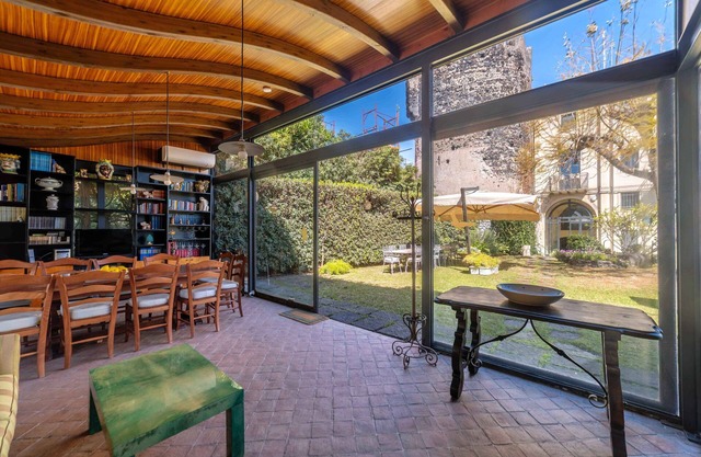 Luxury, Catania centre, seascape, Etna view, mini pool, beautiful park