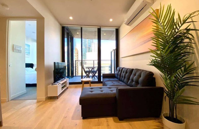 Luxury CBD Beach Vibes-Queen Bed-Gym-BBQ