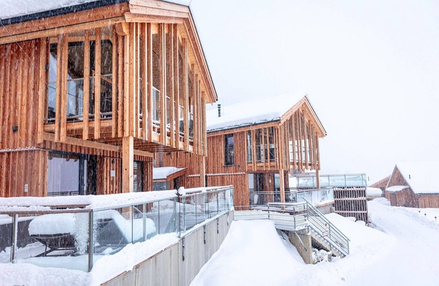 Luxury chalet with pool and sauna by the ski lift