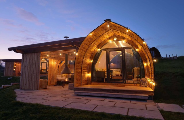 Luxury Coastal Cabin with Wood Fired Hot Tub