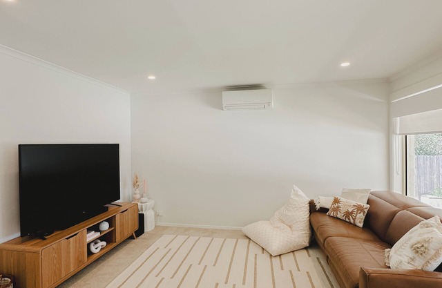 Luxury Coastal Home - Located in the CBD, close to train station and hospital