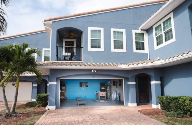 Luxury Condo by the Beach