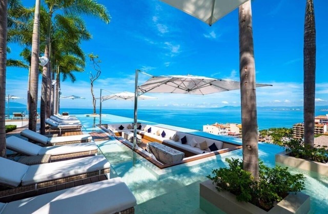 Luxury Condo In the Heart of Romantic Zone !