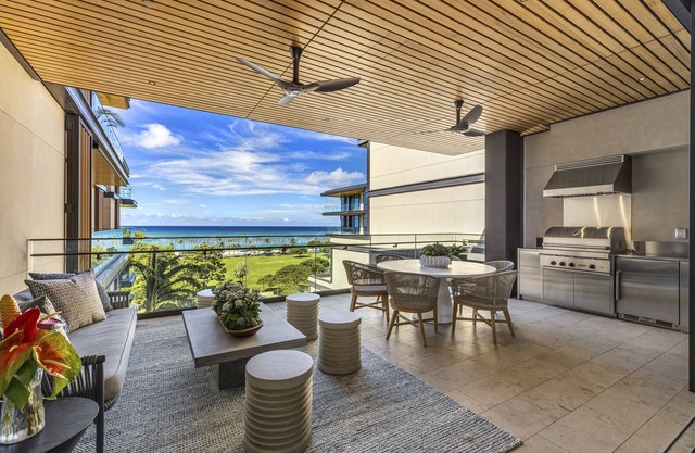 Luxury Condo w/Resort Pool/Spa, AC, Ocean View & Spacious Lanai: Park Lane Sky