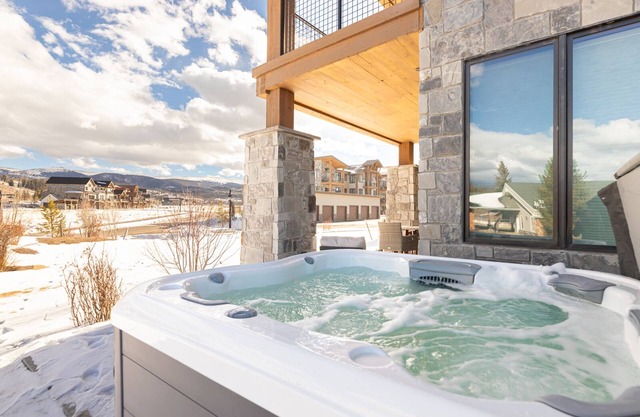 Luxury Condo with Private Hot Tub: Alpenglow Chalet
