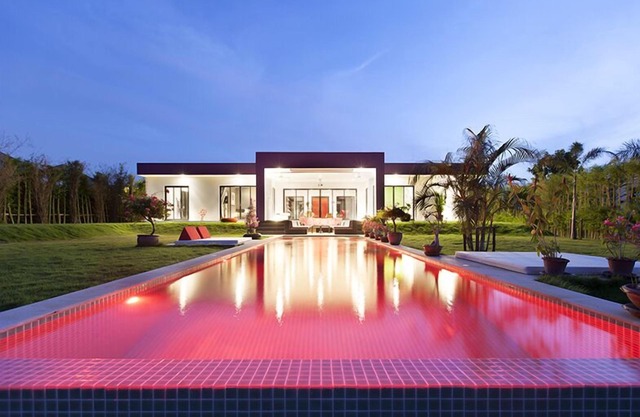 Luxury Contemporary Retreat Next to N°1 Golf in Thailand