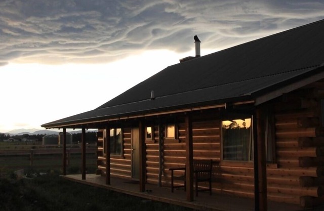 Luxury Cosy Log Cottage