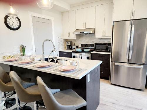 Luxury Cozy Basement Suite