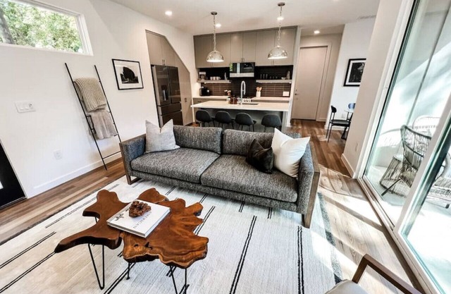 Luxury Downtown Home w/Hot Tub Near Lake in Holly