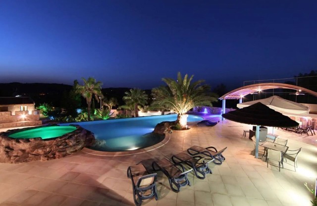 Luxury~Dreamy~Private |Rancho Relaxo Sha| Spacious Pool, Tennis Court, Horses.