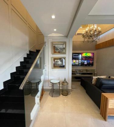 Luxury Duplex Jacuzzi Privada e Móveis Assinados