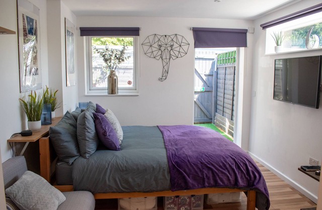 Luxury ensuite apartment with terrace and full kitchen